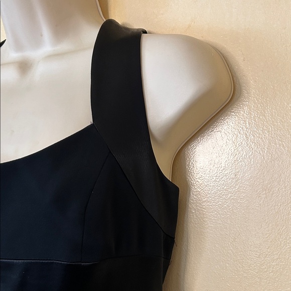Jones New York Little Black Dress with Satin Details size 8 - Picture 6 of 10